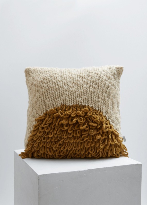 Cozy knot pillow